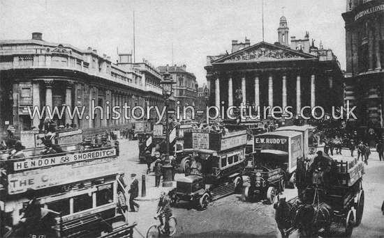 Bank of England & Royal Exchange, London. c.1910.